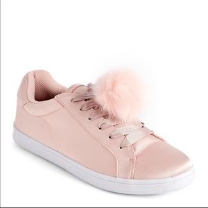 Madden girl Baabee Pom-Pom sneakers